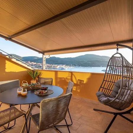 Penthouse J&a Apartment