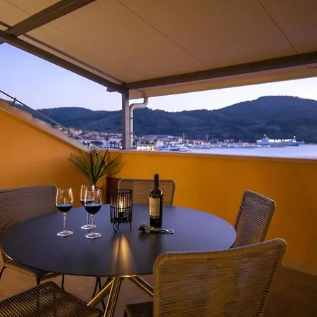 Penthouse J&a Apartment