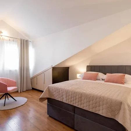 Penthouse J&a Apartment Vela Luka