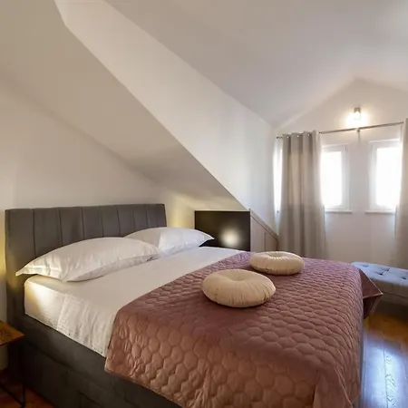 Penthouse J&a * Vela Luka