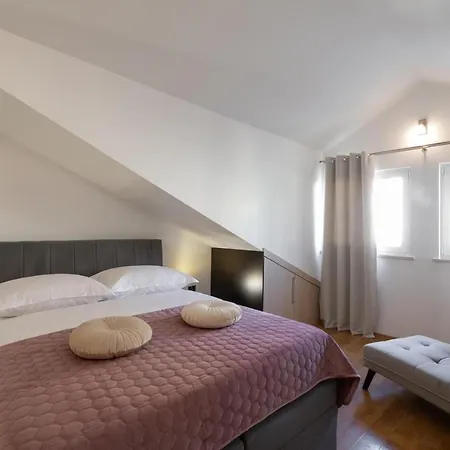 アパート Penthouse J&a ヴェラ・ルカ